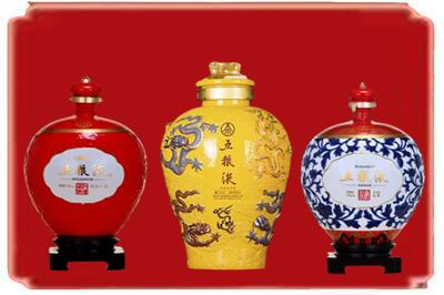 防城区烟酒回收五粮液各种摆件.jpg